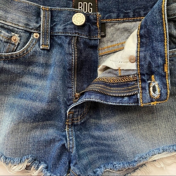 BDG Girlfriend High Rise Raw Hem Shorts 25 - Picture 3 of 6